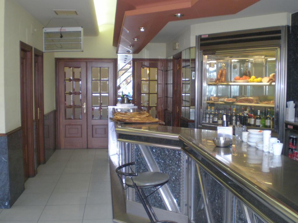 Hostal Catro Ventos Lugo Exterior photo